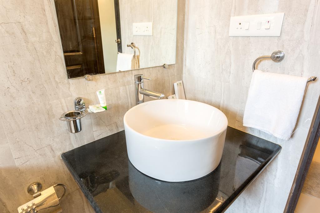 Treebo Trend Zeebo Suites Arpora Exteriör bild